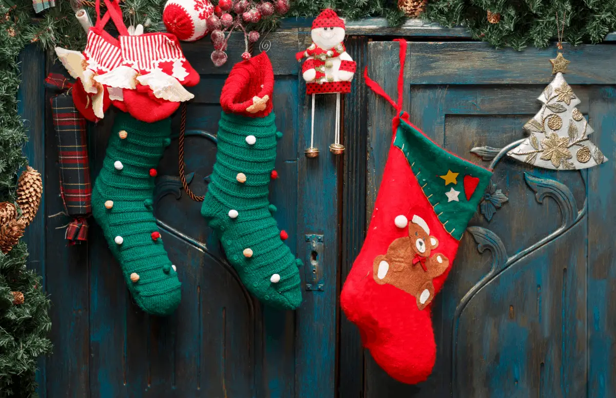 How to Decorate a Stocking (Ideas)